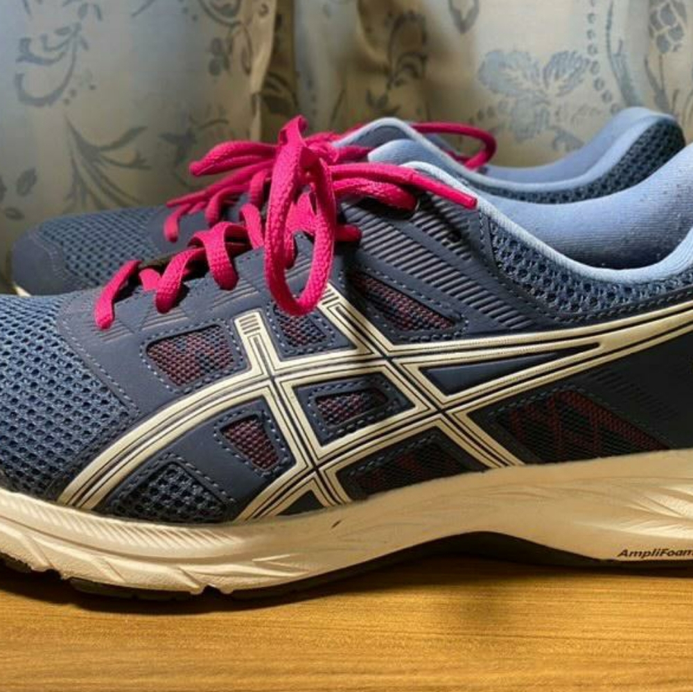Womens ASICS size 11
